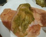 Pestós sült csirkemell édesburgonya ágyon recept fázis 2 fotója