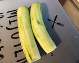 Une image de l'étape 2 de Salade de tomates et concombre au lonzo,cornichons et petits oignons.