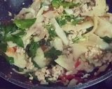 รูปขั้นตอนการทำที่ 2 ของ ผัดกะเพราเส้นแก้วหน่อไม้ดองหมูสับสูตรคีโต