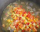 Foto del paso 4 de la receta: Lentejas con albahaca, magro y verduritas