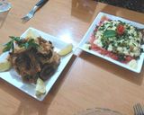 Foto del paso 5 de la receta: Rabas a la provenzal con ensalada capresse
