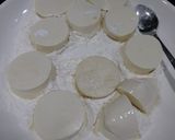 Hình bước làm 1 của món Đậu hũ non chiên giòn chà bông, mở hành ruốc sấy
