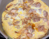 A picture of step 4 of Oyakodon (Japanese Chicken and Egg Rice Bowl).