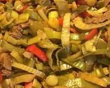 Une image de l'étape 5 de Wok de bœuf au fenouil poivrons rouges et verts poireaux 4 épices et sauce soja.