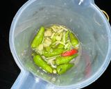 A picture of step 1 of Thai spicy seafood dip sauce WOWOWOWOW 👅.