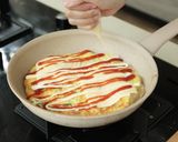 Foto langkah ke 4 dari resep Korean Tortilla Egg Sandwich Devina Hermawan.