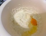 Une image de l'étape 6 de Gâteau aux groseilles noires, citron et crème.