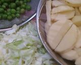 A picture of step 1 of Aloo pata ghobhi ki sabji.