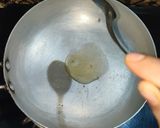 A picture of step 1 of Rava upma.