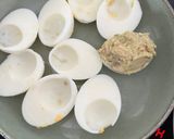 Foto del paso 4 de la receta: Huevos rellenos de crema de aguacate con caballa
