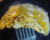Foto del paso 2 de la receta: Tortilla francesa de quesitos y gulas