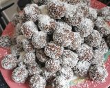 Kedvenc kókuszgolyó recept fázis 3 fotója