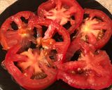 Foto del paso 2 de la receta Ensalada de tomate, queso fresco y jamón con salsa de cilantro