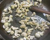 Foto del paso 2 de la receta: Espaguetis a la Florentina con champiñones y Langostinos