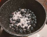 Une image de l'étape 14 de Bavarois aux fraises et coulis de myrtilles.