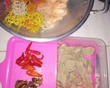 Foto langkah ke 1 dari resep Seblak Sosis Ala 'EK'.