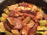 Arroz meloso con alcachofas y conserva de cerdo