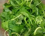 A picture of step 1 of Chaulai Saag.