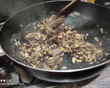 Foto del paso 4 de la receta: Revuelto de morcilla con piñones en 22 minutos