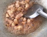 A picture of step 2 of Pork rice wine stew.