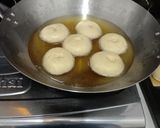 Foto langkah ke 6 dari resep Donat Maizena.