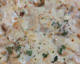 Foto langkah ke 3 dari resep Creamy Mushroom Sauce.