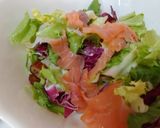 Foto del paso 5 de la receta: Ensalada tibia con salmón ahumado, dátiles, cherry y mezclum
