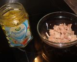 Foto del paso 2 de la receta: Atún natural con queso, tomate y cítricos