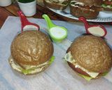 صورة لخطوة 3 من وصفة برجر لحمة بالبصل المكرمل والفطر 🧅🍄 وبرجر اسكالوب الدجاج بالفطر والكريمه 😋🍔