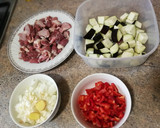 Foto del paso 1 de la receta: Mollejas en salsa con berenjena 🍆