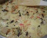 Foto del paso 7 de la receta: Mariscos con dientes de dragòn en salsa de cùrcuma