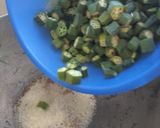 A picture of step 2 of Masala Bhindi Okra.