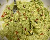 Foto del paso 2 de la receta: Cestas de guacamole con salmón marinado