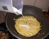 Foto langkah ke 3 dari resep Cumi Saus Telur Asin.