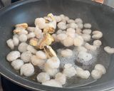 Foto del paso 2 de la receta: Tallarines frutti di mare y setas