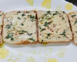 चीज़ गार्लिक ब्रेड स्टिक्स (cheese garlic bread stick recipe in Hindi) रेसिपी चरण 2 फोटो