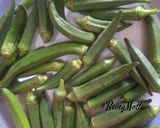 A picture of step 1 of Bhindi Sambhariya.