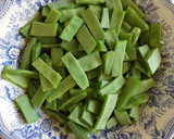 Foto del paso 2 de la receta: Judía verde con patata y ajos salteados