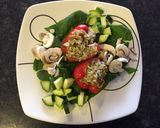 Foto del paso 3 de la receta: Mini Pimentón "relleno" sobre cama de espinaca y vegetales🥗