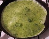 Foto del paso 3 de la receta: Omelette de brócoli con jamón y queso. Otro con tomate y queso