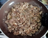 Foto del paso 1 de la receta: Revuelto de setas con alcachofas