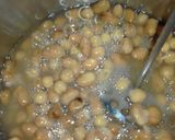 A picture of step 1 of Lebanese-Style Foul Moudammas.