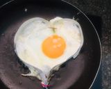 Hình bước làm 2 của món Bánh mì trứng ốp laNước cam épĐủ chất covid