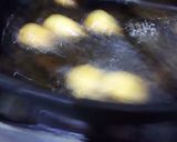 A picture of step 4 of Potato egg pakora.