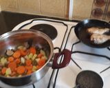 Foto del paso 1 de la receta: Guiso de pollo con verduras y unas pelotitas