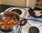 Foto del paso 1 de la receta: Guiso de pollo con verduras y unas pelotitas