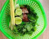 Foto langkah ke 2 dari resep Tom Yam Tahu Jamur Vegetarian.