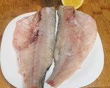 Foto del paso 1 de la receta: Lubina a la plancha con hierbas provenzales y limón