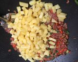 Foto langkah ke 9 dari resep Tumis kentang kornet.