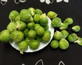 Foto del paso 1 de la receta: Coles de bruselas en salsa